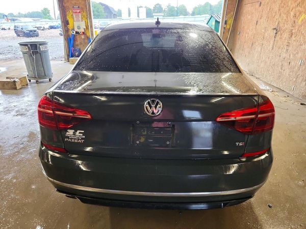 2018 VOLKSWAGEN PASSAT S, R-Line