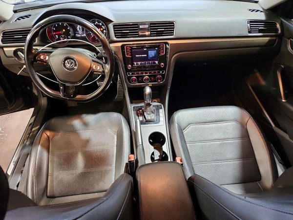 2018 VOLKSWAGEN PASSAT S, R-Line