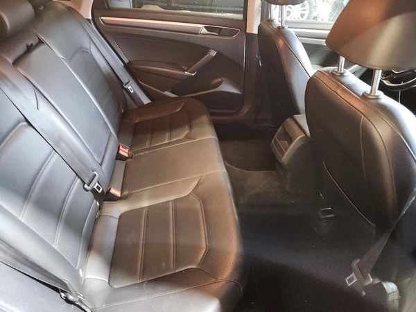2018 VOLKSWAGEN PASSAT S, R-Line