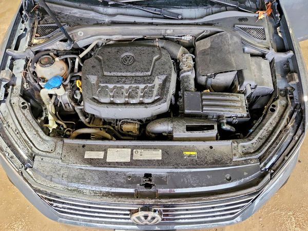 2018 VOLKSWAGEN PASSAT S, R-Line