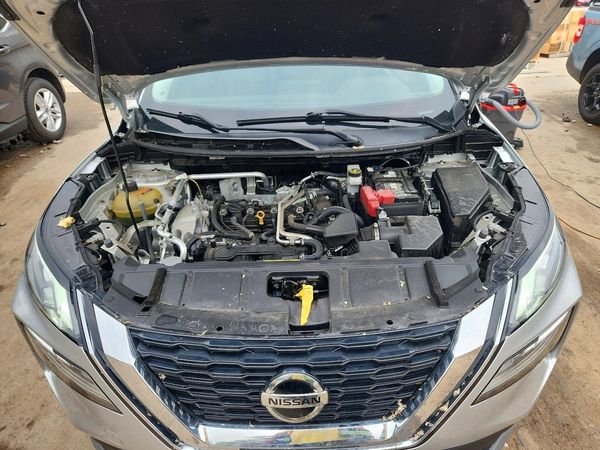 2021 NISSAN ROGUE SV — Engine bay