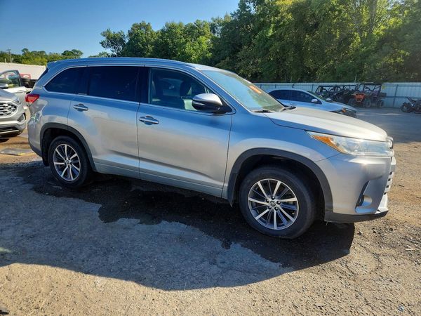 2018 TOYOTA HIGHLANDER SE/XLE — Passenger 3/4