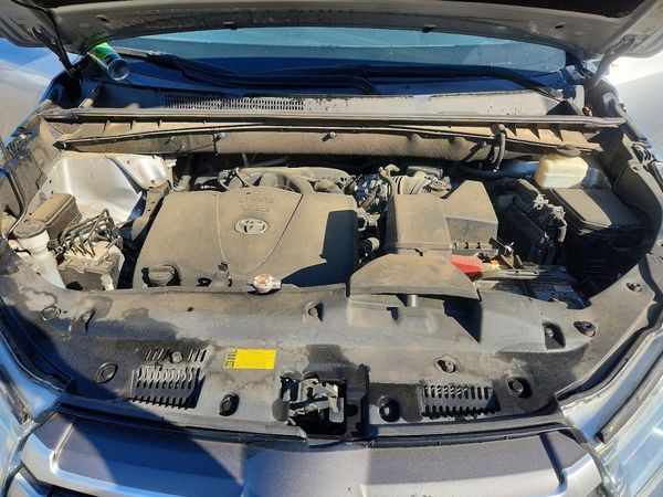2018 TOYOTA HIGHLANDER SE/XLE — Engine bay