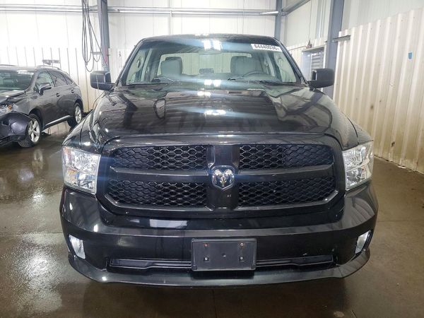 2015 RAM 1500 ST QUAD CAB 4X4