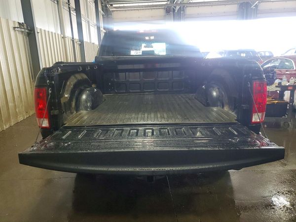2015 RAM 1500 ST QUAD CAB 4X4