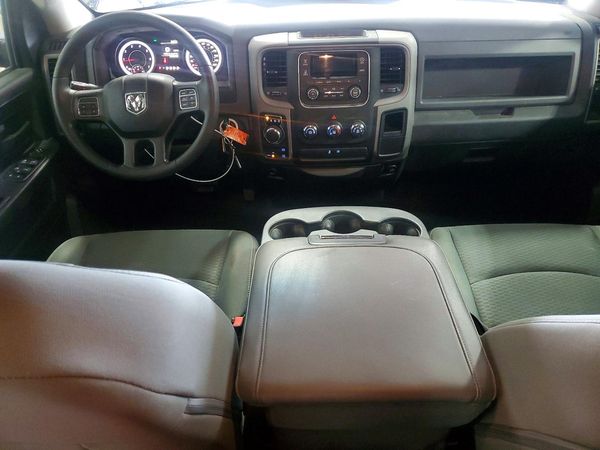 2015 RAM 1500 ST QUAD CAB 4X4