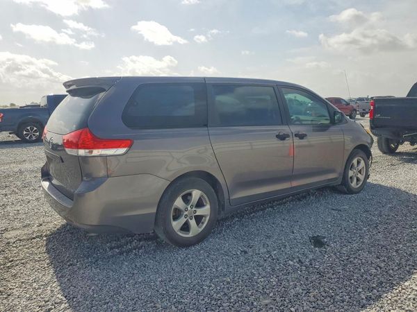 2012 TOYOTA SIENNA