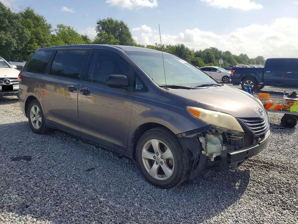 2012 TOYOTA SIENNA