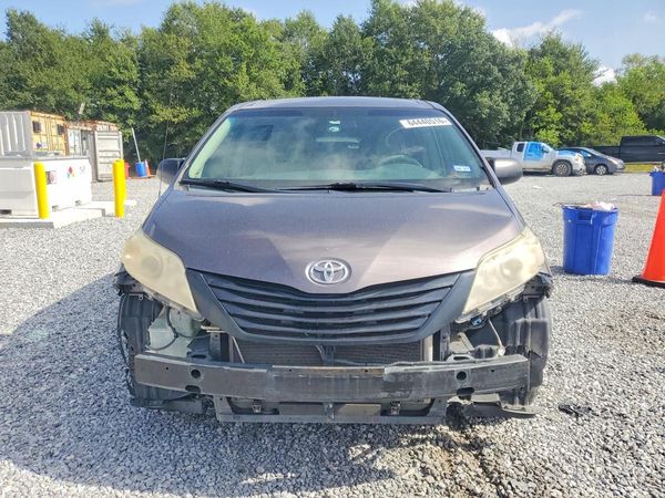 2012 TOYOTA SIENNA