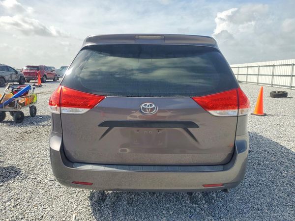 2012 TOYOTA SIENNA