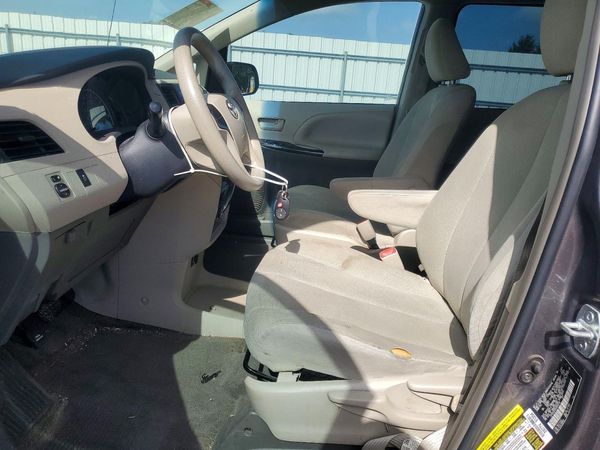 2012 TOYOTA SIENNA