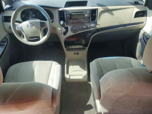 2012 TOYOTA SIENNA