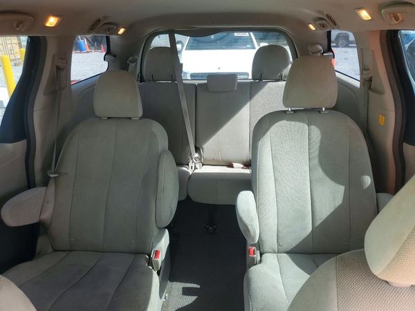 2012 TOYOTA SIENNA