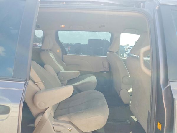 2012 TOYOTA SIENNA