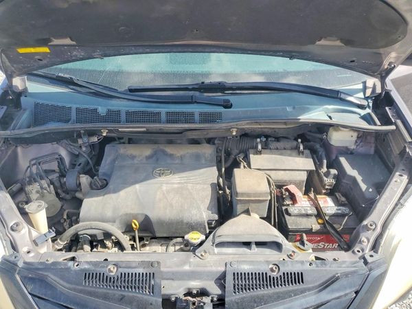 2012 TOYOTA SIENNA