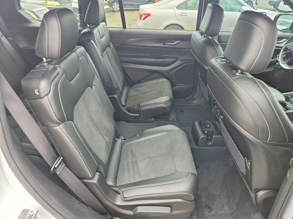 2025 JEEP GRAND CHEROKEE Laredo, Altitude