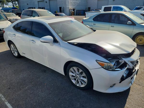 2013 LEXUS ES 300h