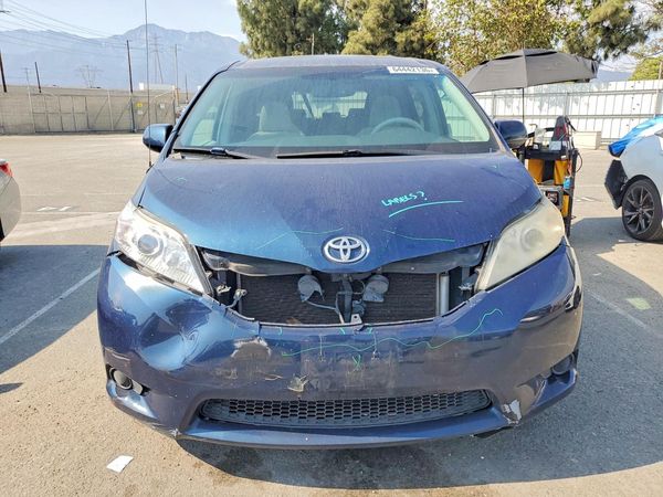 2012 TOYOTA SIENNA