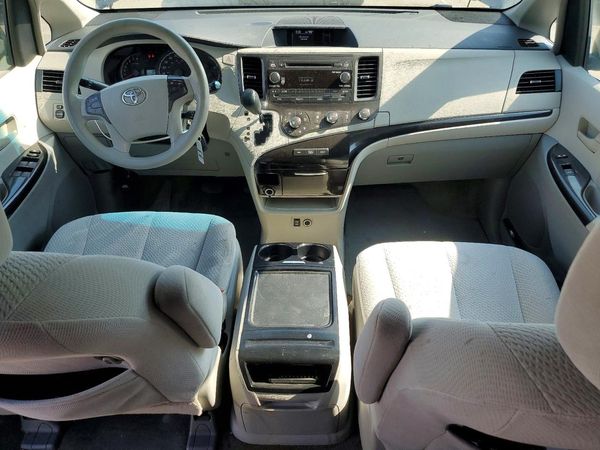 2012 TOYOTA SIENNA