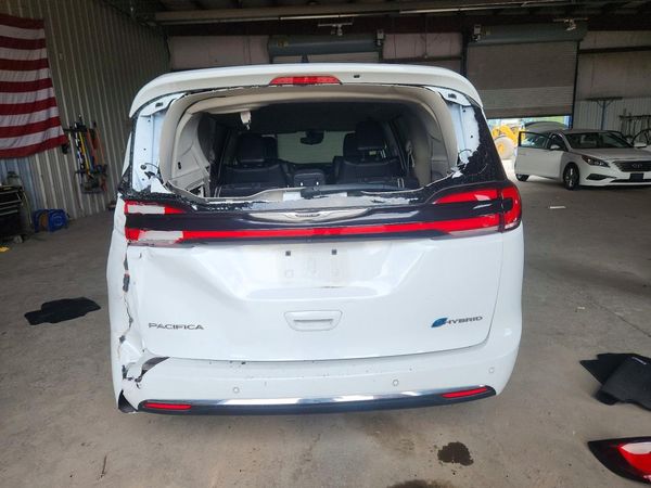 2024 CHRYSLER PACIFICA Select