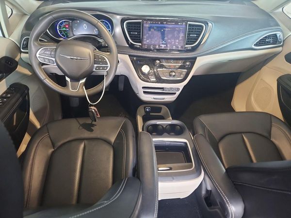 2024 CHRYSLER PACIFICA Select