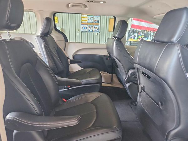 2024 CHRYSLER PACIFICA Select