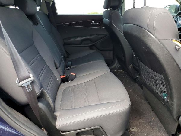 2016 KIA SORENTO L / LX