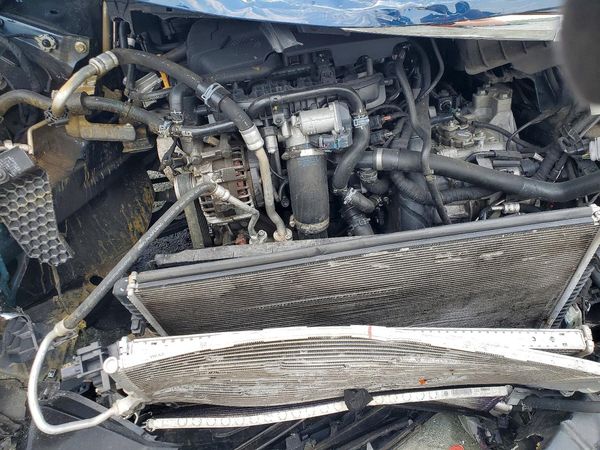 2022 VOLKSWAGEN ATLAS SE w/ Tech — Engine bay
