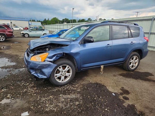 2012 TOYOTA RAV4 Standard — Front 3/4