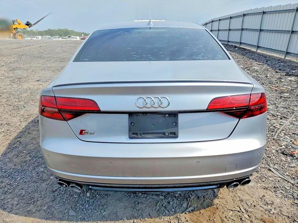 2017 AUDI S8 quattro Plus