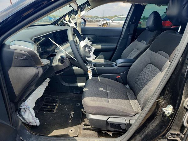 2025 NISSAN KICKS