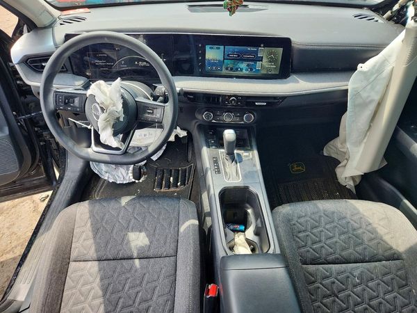 2025 NISSAN KICKS