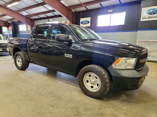 2016 RAM 1500 ST CREW CAB 4X4