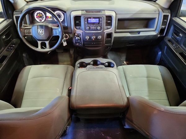 2016 RAM 1500 ST CREW CAB 4X4