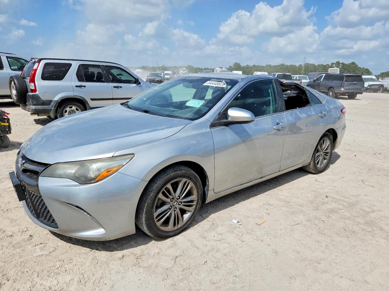 2016 TOYOTA CAMRY — Front 3/4