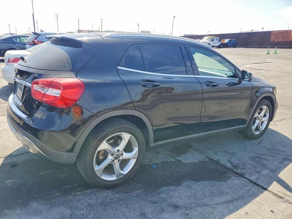 2018 MERCEDES-BENZ GLA GLA250