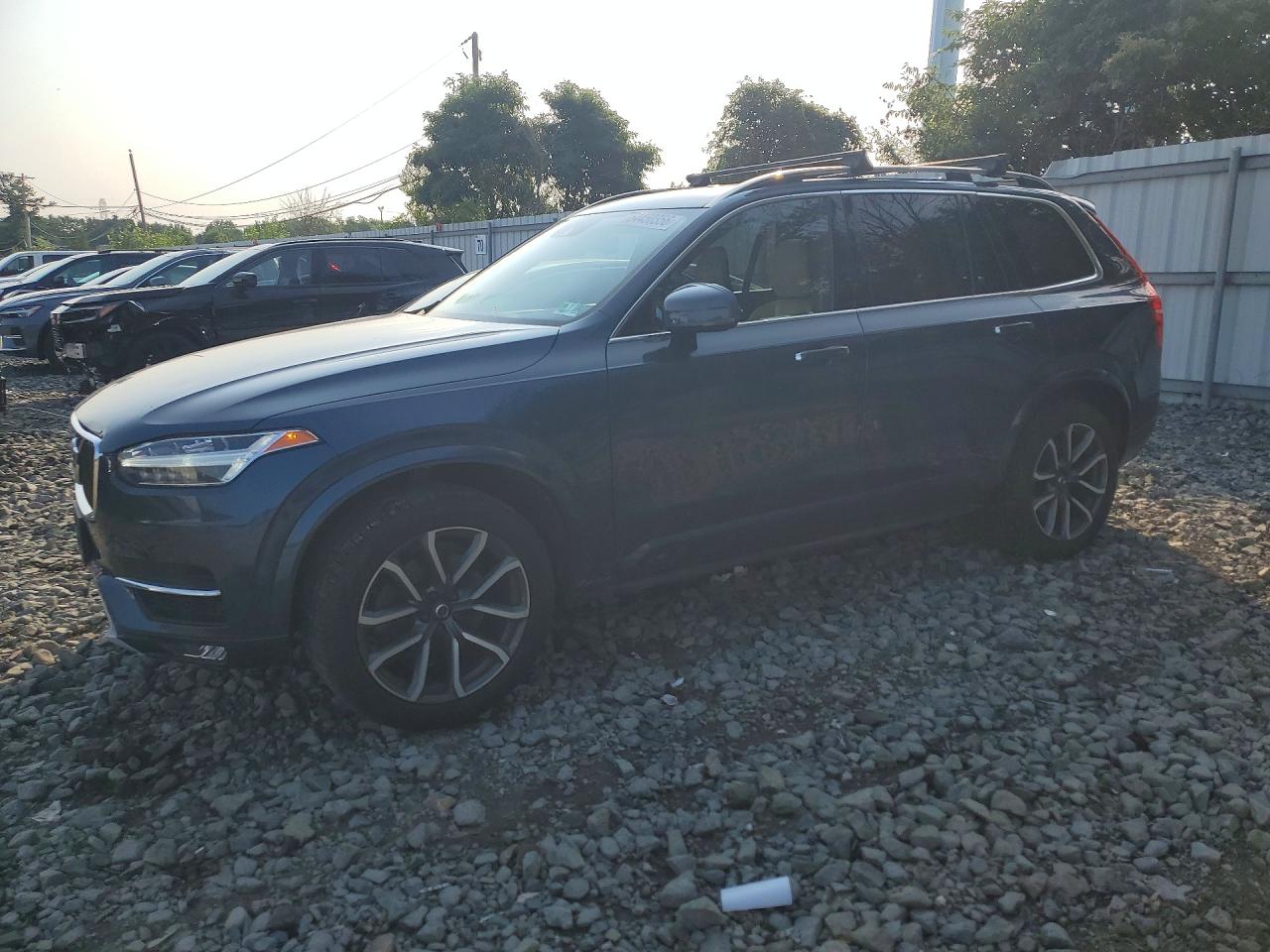 2019 VOLVO XC90 Momentum