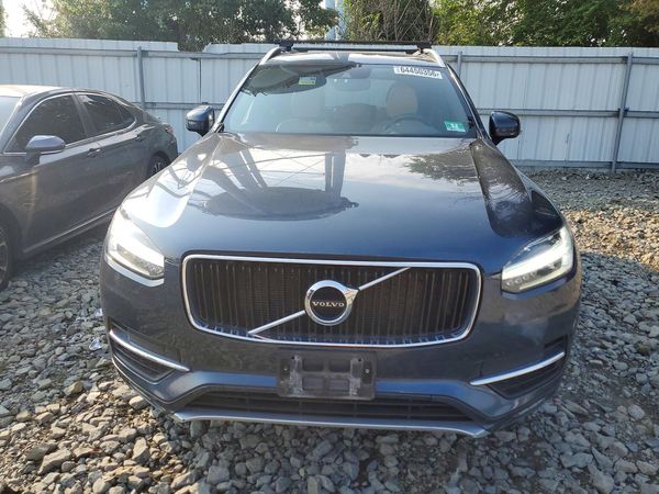 2019 VOLVO XC90 Momentum