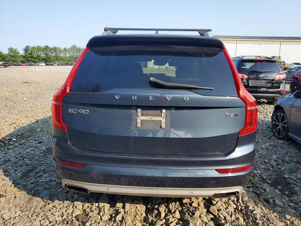 2019 VOLVO XC90 Momentum
