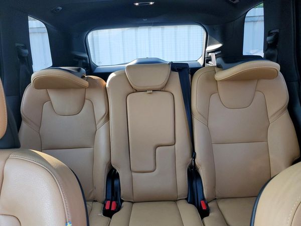 2019 VOLVO XC90 Momentum