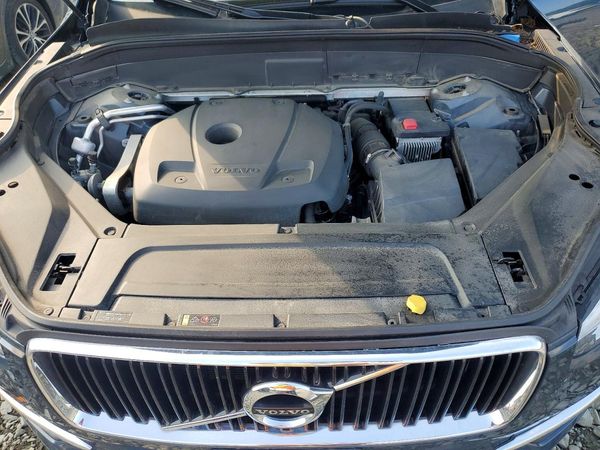 2019 VOLVO XC90 Momentum