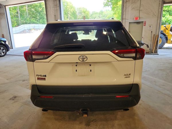 2019 TOYOTA RAV4 XLE / XLE Premium 4WD