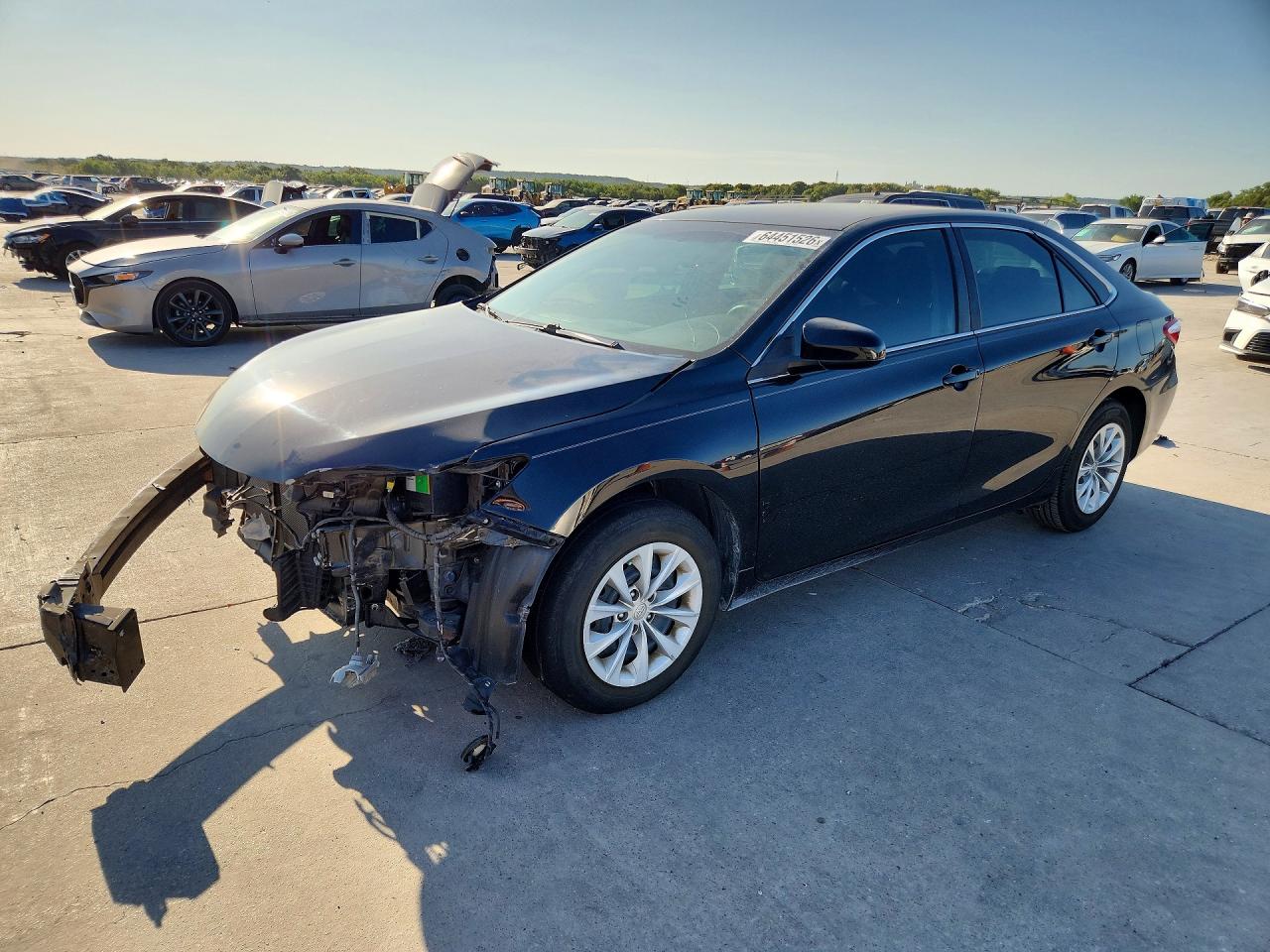 2016 TOYOTA CAMRY — Front 3/4