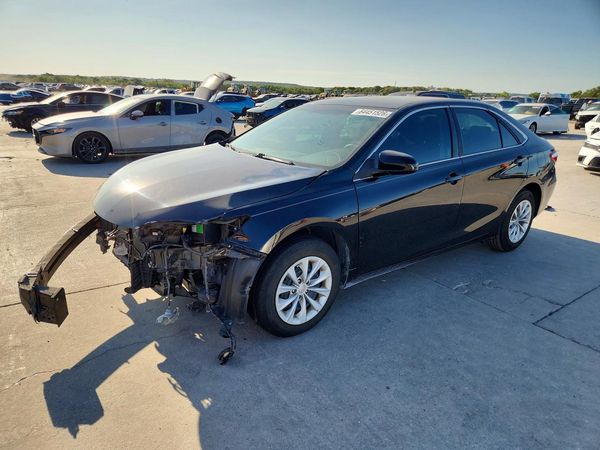 2016 TOYOTA CAMRY — Front 3/4