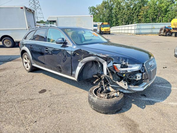 2013 AUDI A4 quattro Premium Plus — Passenger 3/4