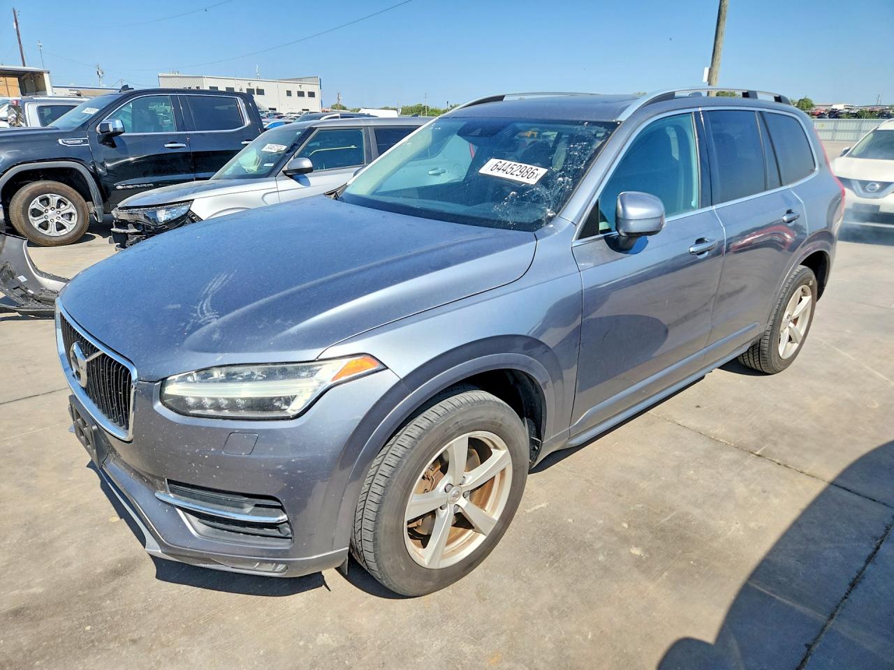 2017 VOLVO XC90 Momentum