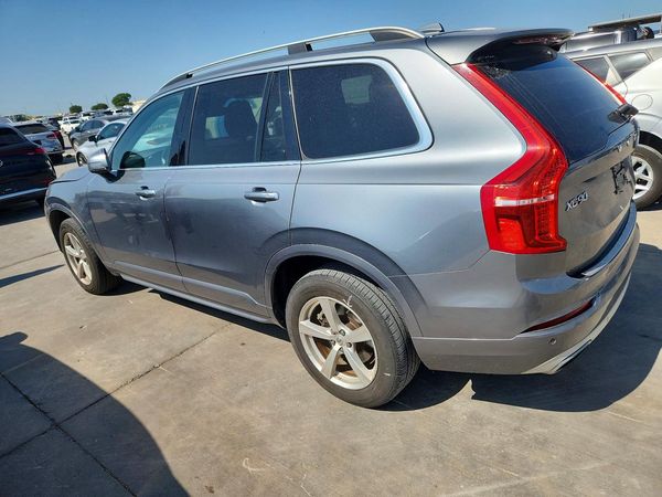 2017 VOLVO XC90 Momentum