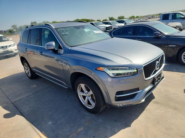 2017 VOLVO XC90 Momentum