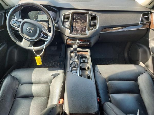 2017 VOLVO XC90 Momentum