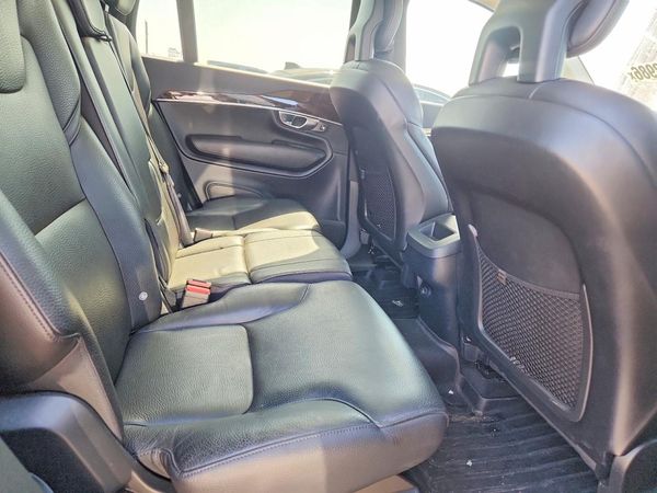 2017 VOLVO XC90 Momentum